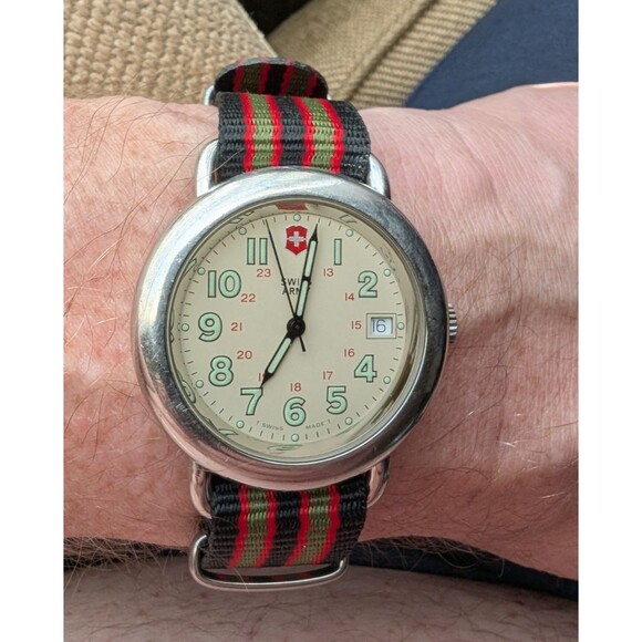 Vintage Victorinox Swiss Army Cavalry Field Watch - New Battery & NATO Strap main image 6